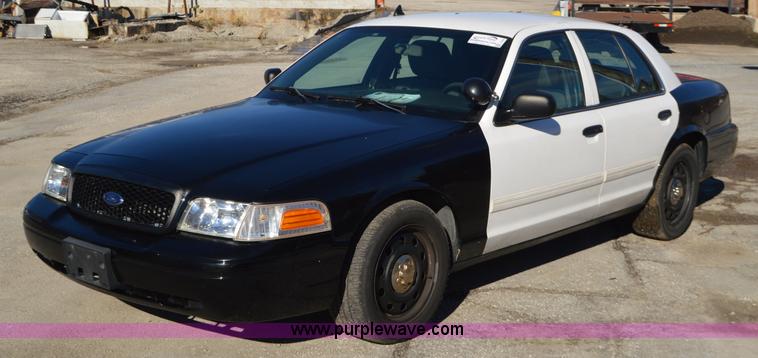 image for item I2758 2011 Ford Crown Victoria Police Interceptor