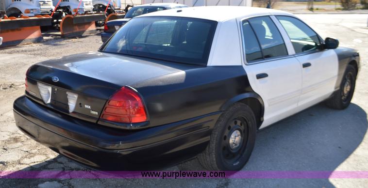 image for item I2758 2011 Ford Crown Victoria Police Interceptor