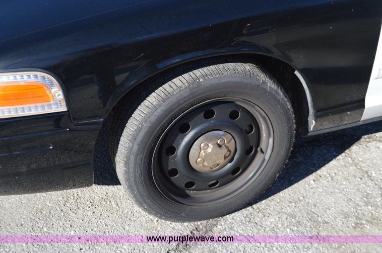 image for item I2758 2011 Ford Crown Victoria Police Interceptor