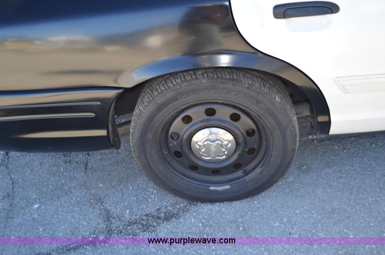 image for item I2758 2011 Ford Crown Victoria Police Interceptor