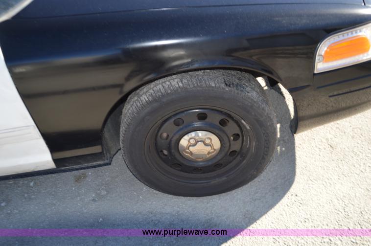 image for item I2758 2011 Ford Crown Victoria Police Interceptor