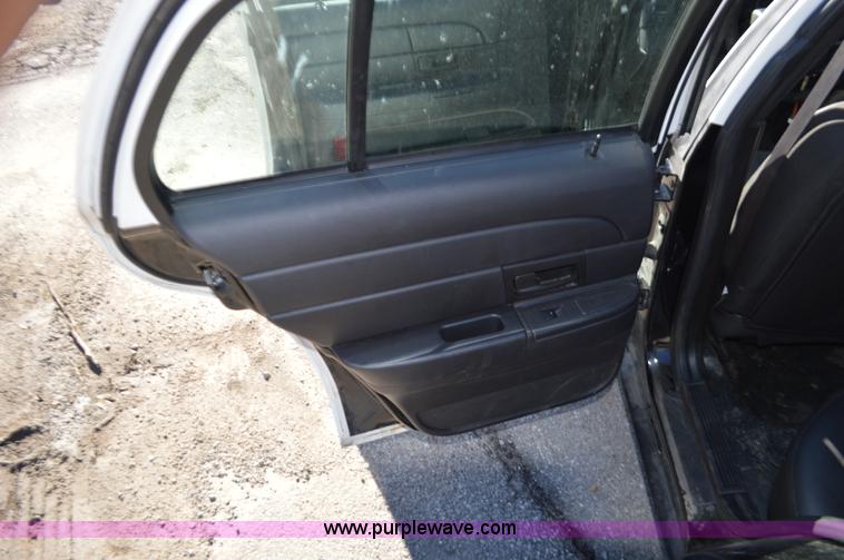 image for item I2758 2011 Ford Crown Victoria Police Interceptor