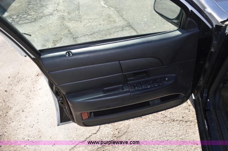 image for item I2758 2011 Ford Crown Victoria Police Interceptor