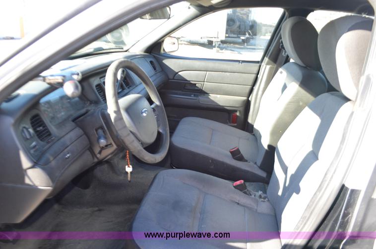image for item I2758 2011 Ford Crown Victoria Police Interceptor