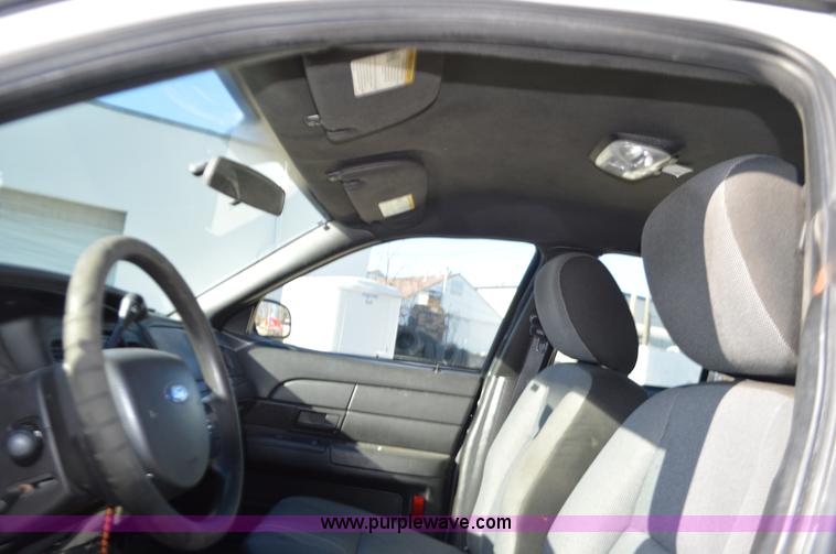 image for item I2758 2011 Ford Crown Victoria Police Interceptor