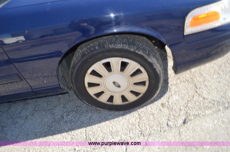 image for item I2759 2011 Ford Crown Victoria Police Interceptor