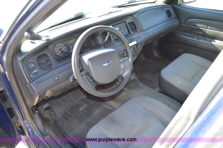 image for item I2759 2011 Ford Crown Victoria Police Interceptor