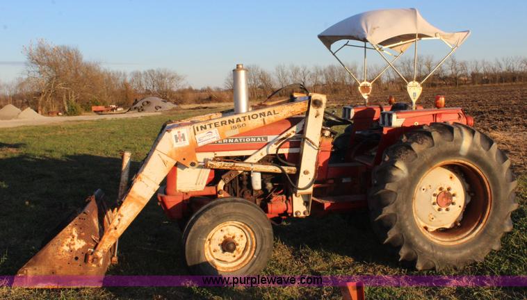 image for item J4532 1971 International 574 tractor