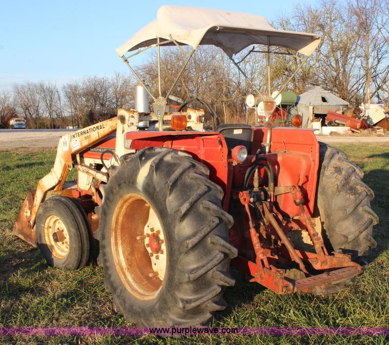 image for item J4532 1971 International 574 tractor