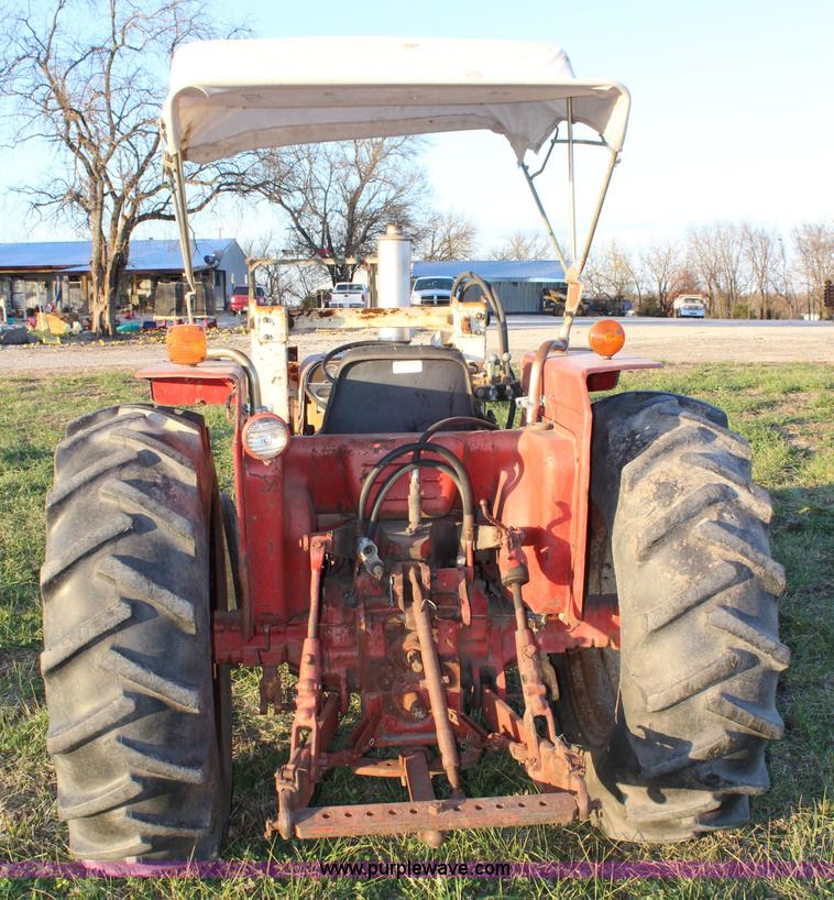 image for item J4532 1971 International 574 tractor