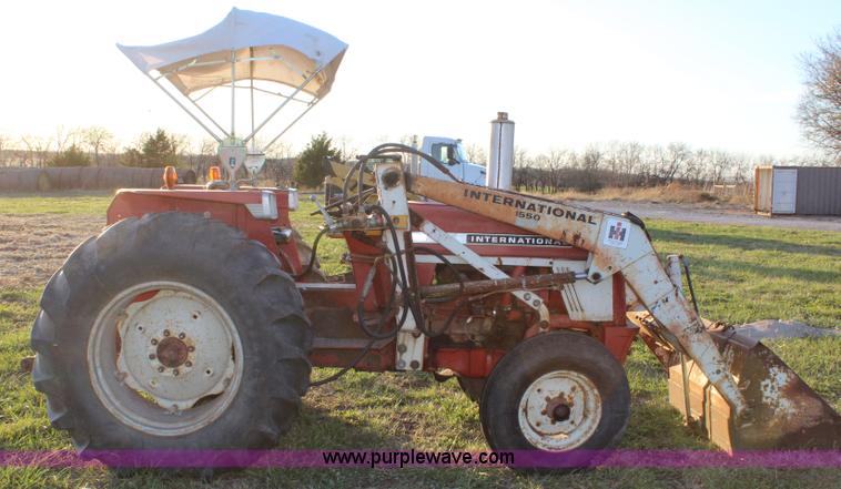 image for item J4532 1971 International 574 tractor