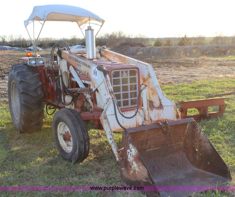 image for item J4532 1971 International 574 tractor