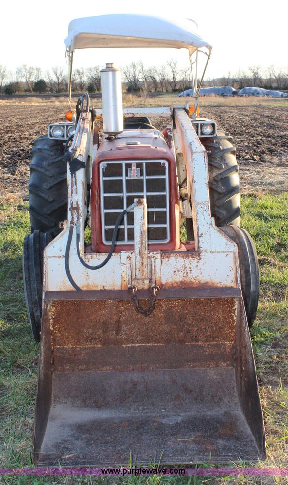 image for item J4532 1971 International 574 tractor