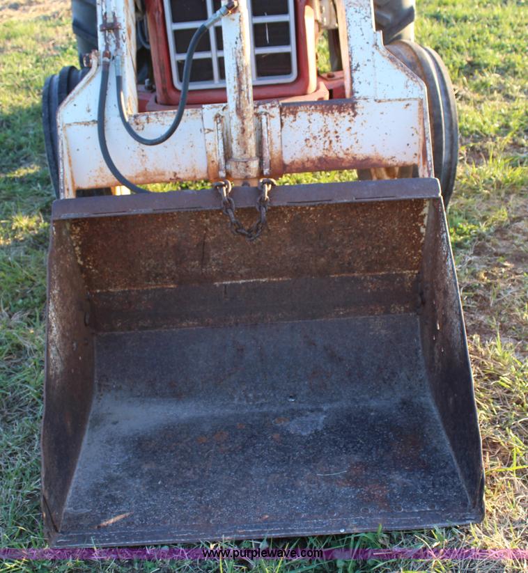 image for item J4532 1971 International 574 tractor