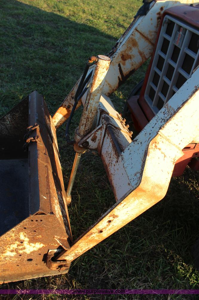 image for item J4532 1971 International 574 tractor