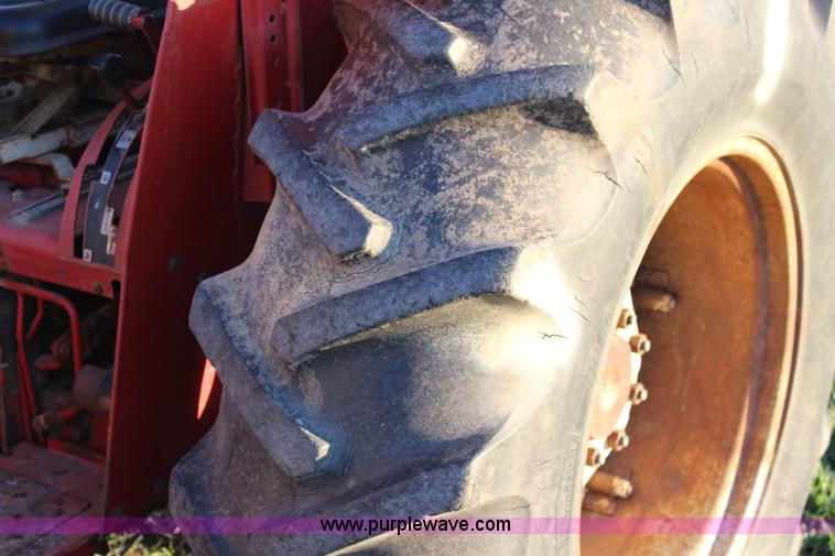 image for item J4532 1971 International 574 tractor