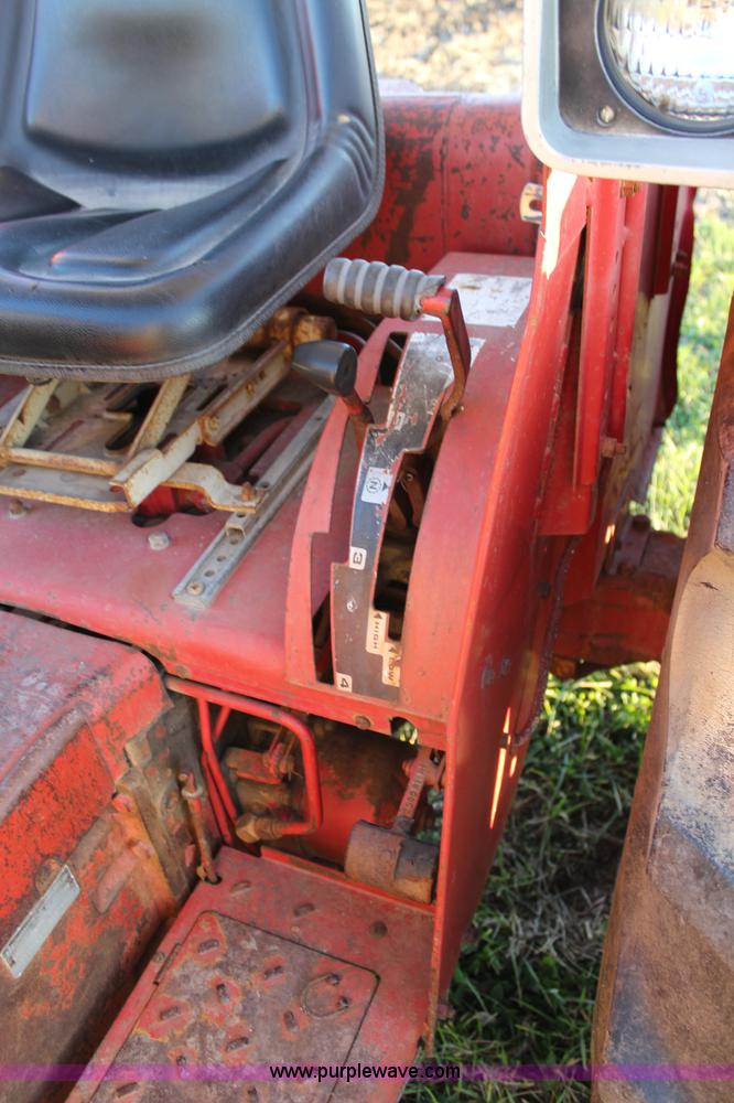 image for item J4532 1971 International 574 tractor