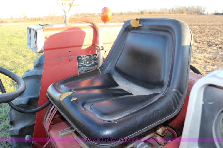 image for item J4532 1971 International 574 tractor