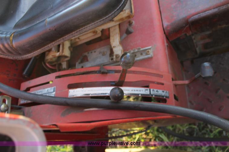 image for item J4532 1971 International 574 tractor