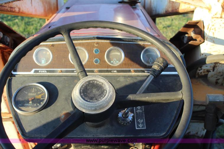 image for item J4532 1971 International 574 tractor