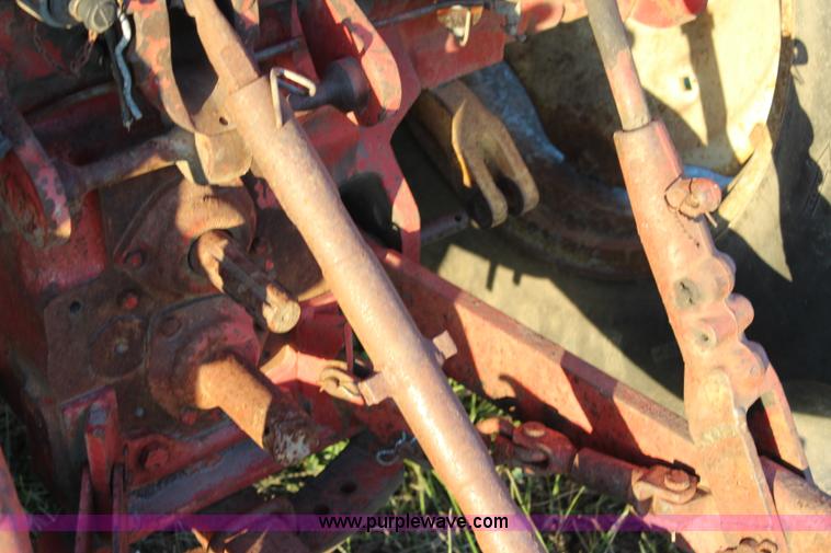 image for item J4532 1971 International 574 tractor