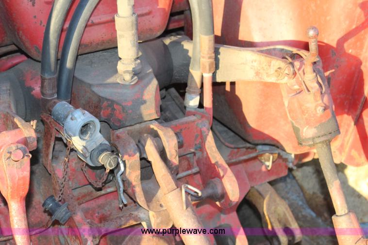 image for item J4532 1971 International 574 tractor