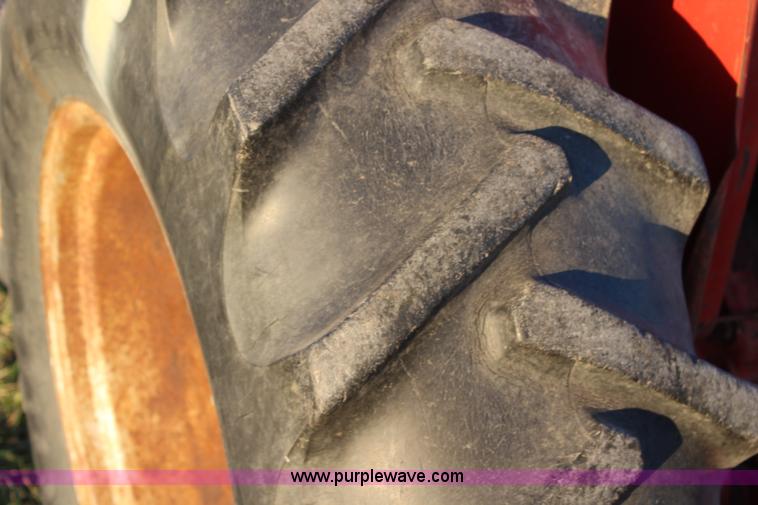 image for item J4532 1971 International 574 tractor