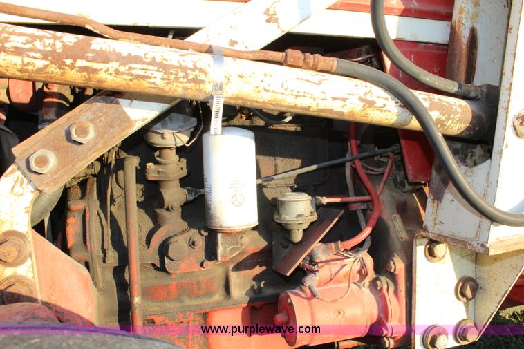 image for item J4532 1971 International 574 tractor