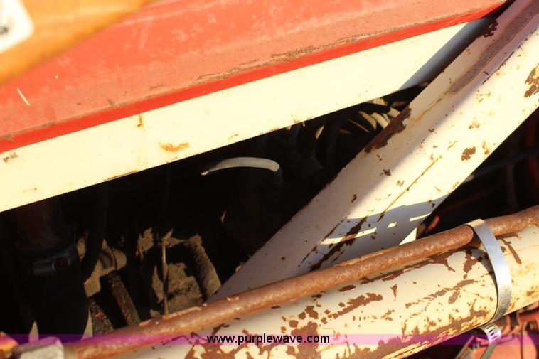 image for item J4532 1971 International 574 tractor