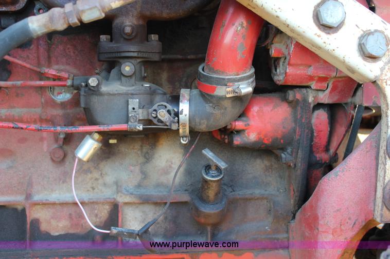 image for item J4532 1971 International 574 tractor