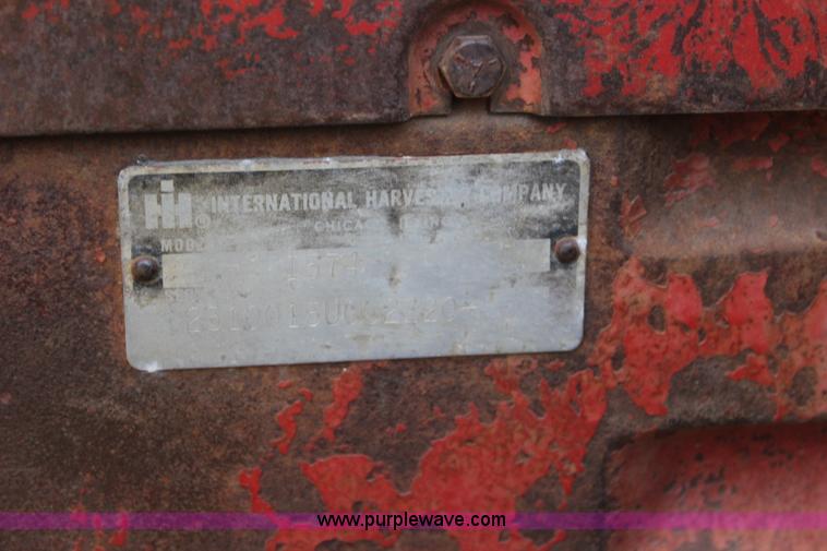 image for item J4532 1971 International 574 tractor