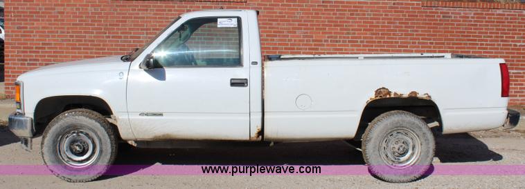 image for item J4537 1998 Chevrolet 1500 pickup truck