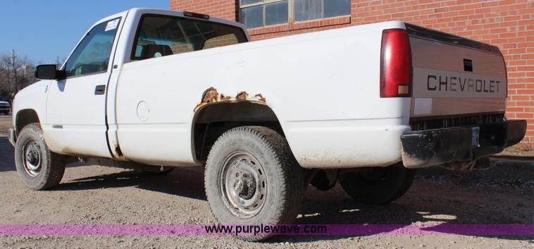 image for item J4537 1998 Chevrolet 1500 pickup truck