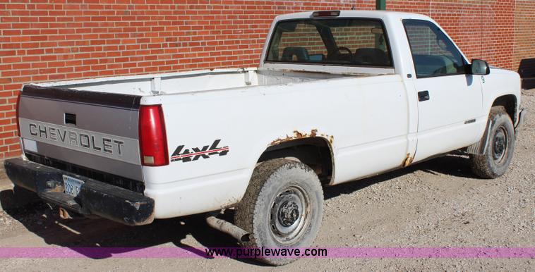 image for item J4537 1998 Chevrolet 1500 pickup truck