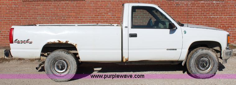 image for item J4537 1998 Chevrolet 1500 pickup truck