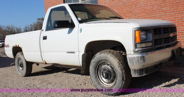 image for item J4537 1998 Chevrolet 1500 pickup truck