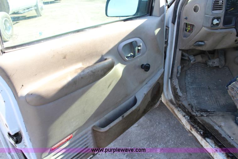 image for item J4537 1998 Chevrolet 1500 pickup truck