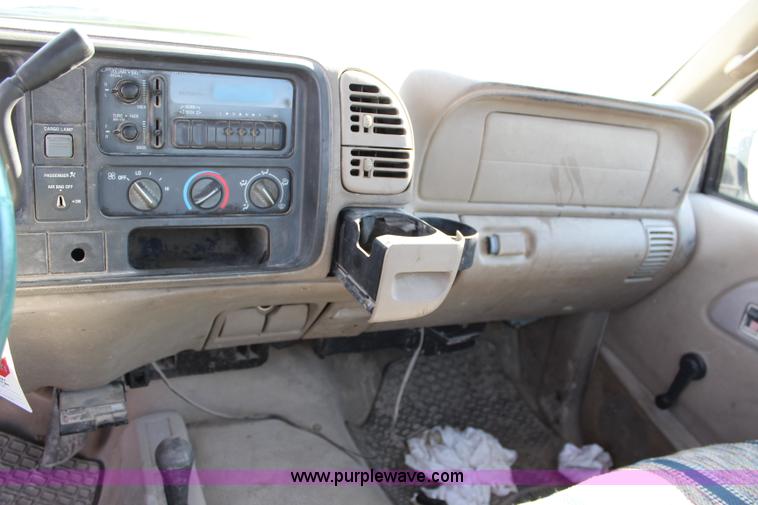 image for item J4537 1998 Chevrolet 1500 pickup truck