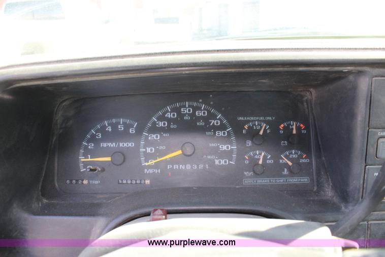 image for item J4537 1998 Chevrolet 1500 pickup truck