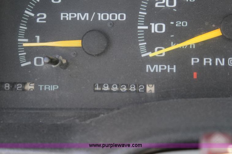 image for item J4537 1998 Chevrolet 1500 pickup truck