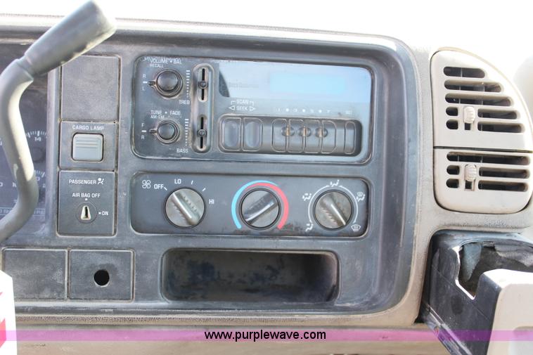 image for item J4537 1998 Chevrolet 1500 pickup truck