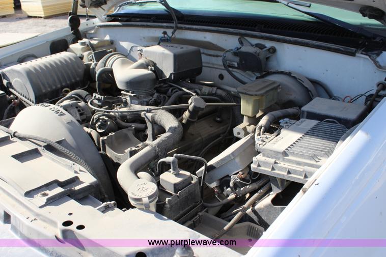 image for item J4537 1998 Chevrolet 1500 pickup truck