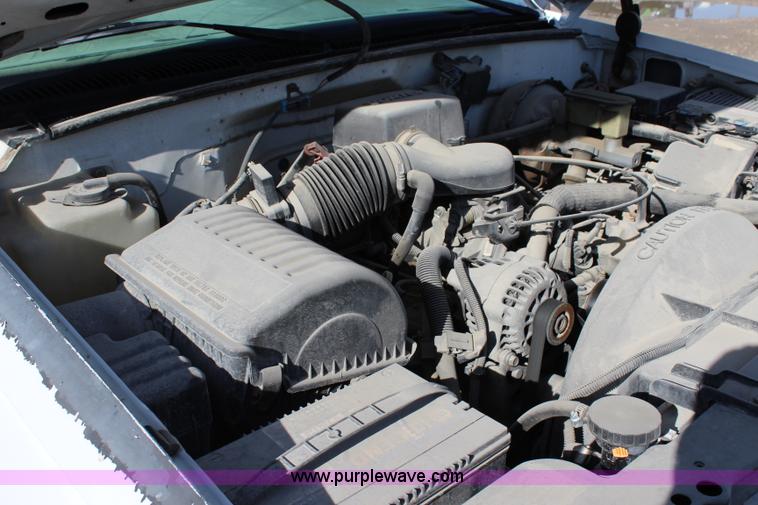 image for item J4537 1998 Chevrolet 1500 pickup truck