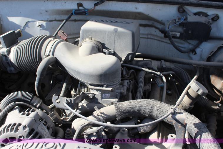 image for item J4537 1998 Chevrolet 1500 pickup truck