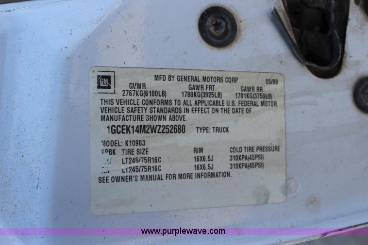 image for item J4537 1998 Chevrolet 1500 pickup truck