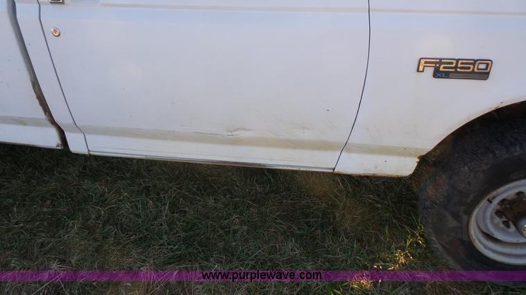 image for item J4549 1996 Ford F250 HD XL pickup truck