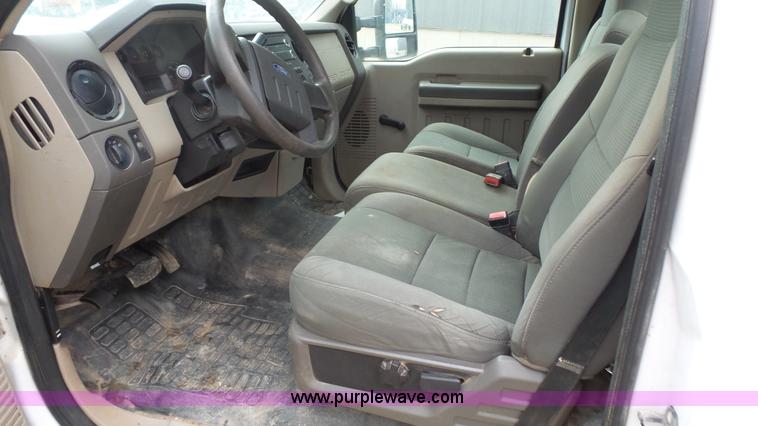 image for item J4560 2009 Ford F250 Super Duty pickup truck