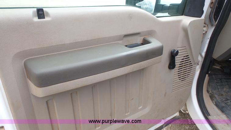 image for item J4560 2009 Ford F250 Super Duty pickup truck