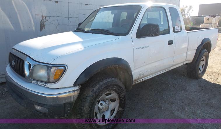 image for item J4624 2002 Toyota Tacoma SR5 Ext. Cab pickup truck