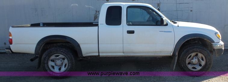 image for item J4624 2002 Toyota Tacoma SR5 Ext. Cab pickup truck